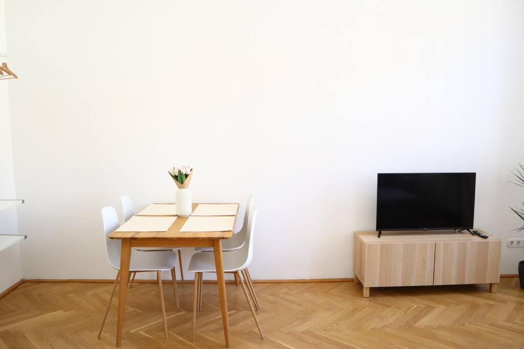 Bloom - Cozy Apartment, 5 Stops To City Center Viena Exterior foto